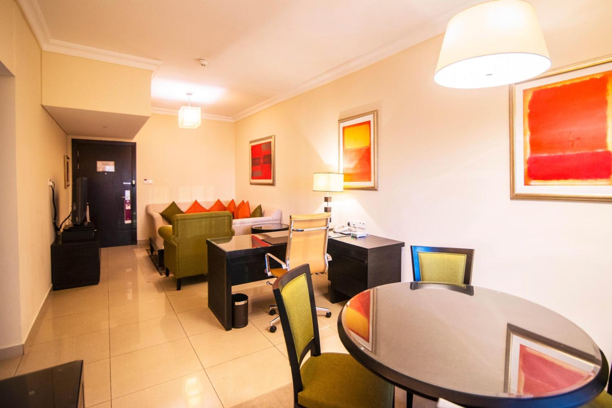 Mercure Dubai Barsha Heights Hotel Suites And Apartments מראה חיצוני תמונה